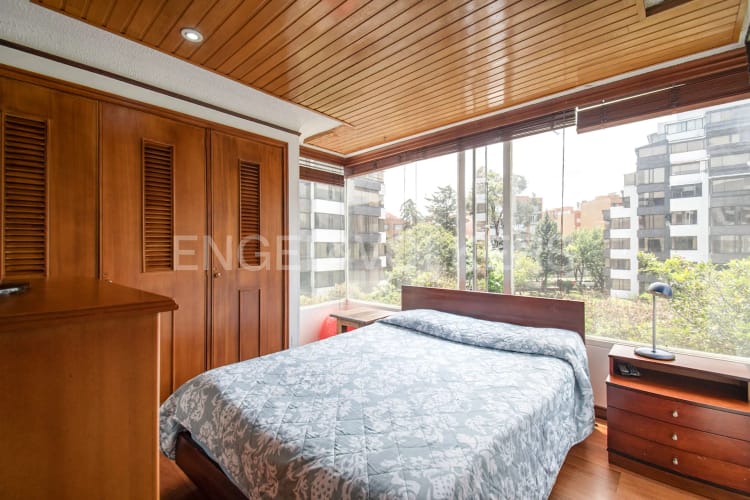 Apartamento de 4 alcobas en venta en Santa Barbara Central, Bogotá, 192 m² · foto 16 de 19