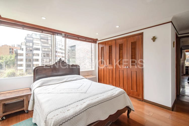 Apartamento de 4 alcobas en venta en Santa Barbara Central, Bogotá, 192 m² · foto 14 de 19