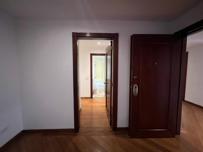 Apartamento de 4 alcobas en venta en Chico Norte, Bogotá, 219 m² · foto 18 de 24