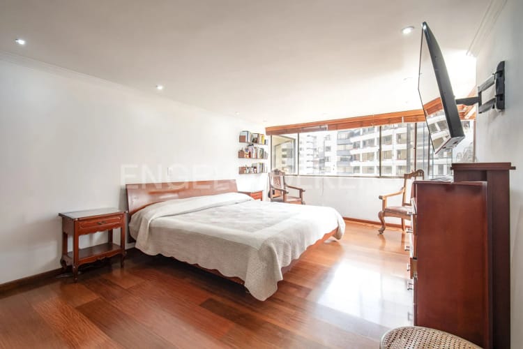 Apartamento de 4 alcobas en venta en Santa Barbara Central, Bogotá, 192 m² · foto 9 de 19