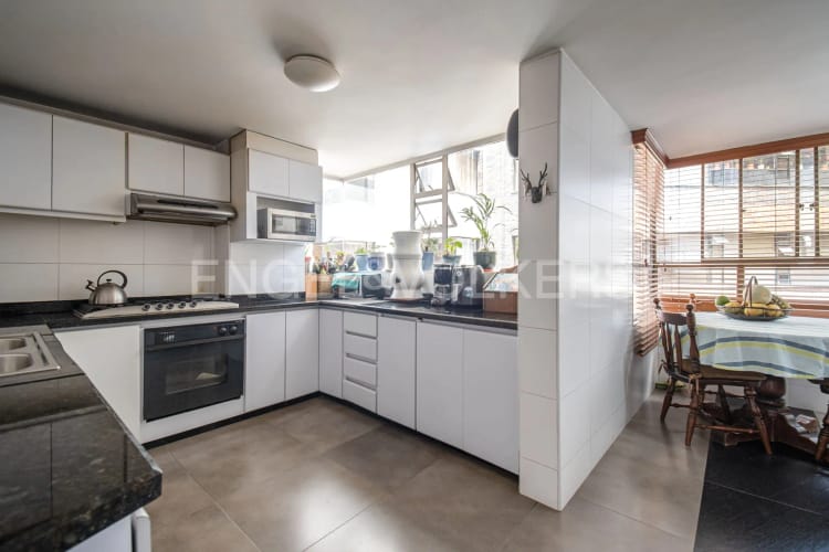 Apartamento de 4 alcobas en venta en Santa Barbara Central, Bogotá, 192 m² · foto 7 de 19