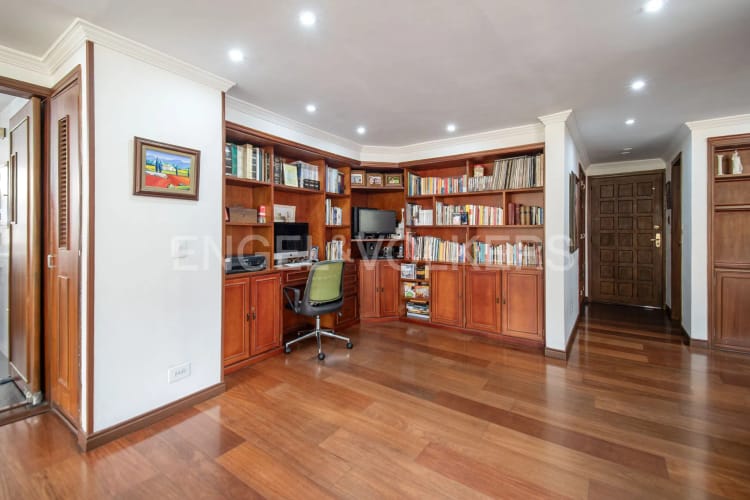 Apartamento de 4 alcobas en venta en Santa Barbara Central, Bogotá, 192 m² · foto 5 de 19
