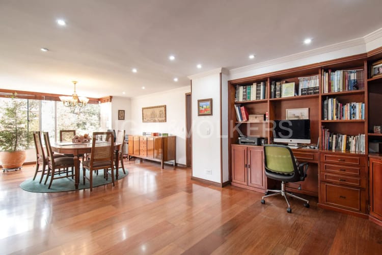 Apartamento de 4 alcobas en venta en Santa Barbara Central, Bogotá, 192 m² · foto 4 de 19