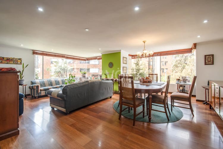 Apartamento de 4 alcobas en venta en Santa Barbara Central, Bogotá, 192 m² · foto 2 de 19