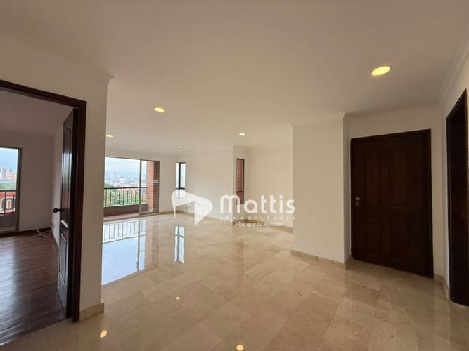 Apartamento de 3 alcobas en arriendo en El Diamante No. 2, Medellín, 162 m² · foto 3 de 24