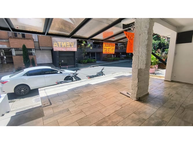 Local en venta en Laureles, Medellín, 150 m² · foto 2 de 6