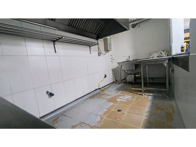 Local en venta en Laureles, Medellín, 150 m² · foto 5 de 6