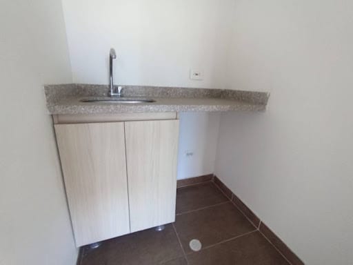 Oficina en arriendo en Cabañitas, Medellín, 66 m² · foto 4 de 8