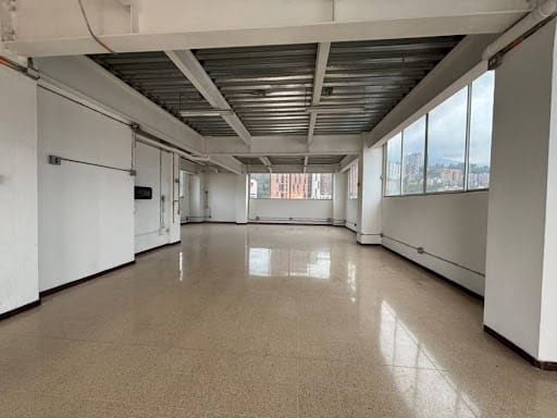 Bodega en arriendo en Perpetuo Socorro, Medellín, 168 m² · foto 3 de 9