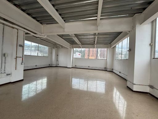 Bodega en arriendo en Perpetuo Socorro, Medellín, 168 m² · foto 4 de 9