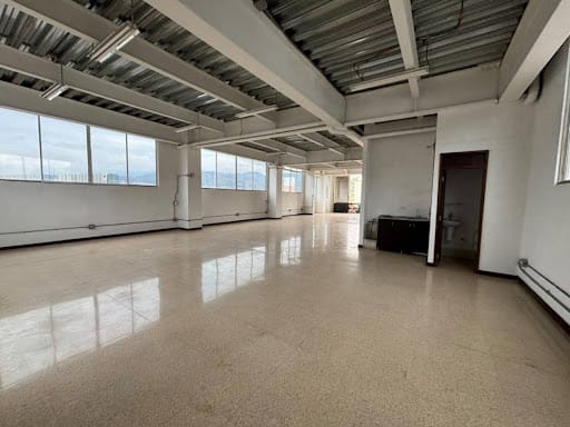 Bodega en arriendo en Perpetuo Socorro, Medellín, 168 m² · foto 6 de 9