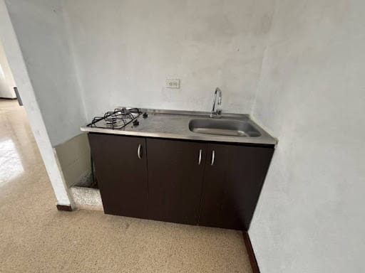 Bodega en arriendo en Perpetuo Socorro, Medellín, 168 m² · foto 8 de 9