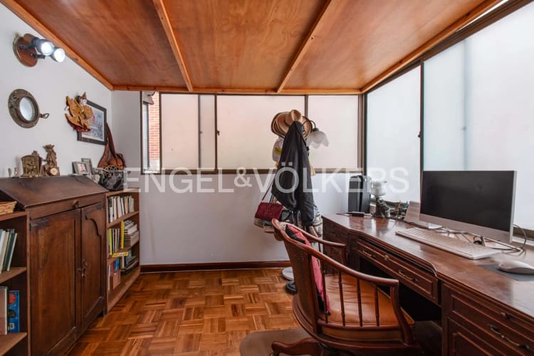 Apartamento de 3 alcobas en venta en Los Rosales, Bogotá, 280 m² · foto 16 de 18