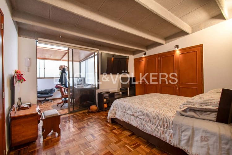 Apartamento de 3 alcobas en venta en Los Rosales, Bogotá, 280 m² · foto 13 de 18