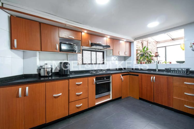 Apartamento de 3 alcobas en venta en Los Rosales, Bogotá, 280 m² · foto 7 de 18