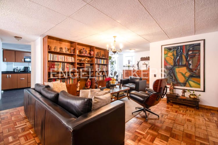 Apartamento de 3 alcobas en venta en Los Rosales, Bogotá, 280 m² · foto 2 de 18