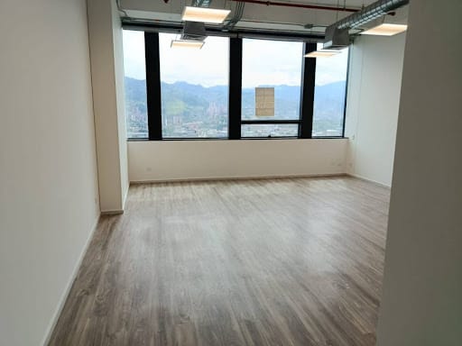 Oficina en arriendo en Milla De Oro, Medellín, 42 m² · foto 2 de 7