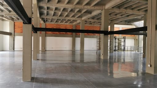 Bodega en venta en Perpetuo Socorro, Medellín, 2600 m² · foto 3 de 8