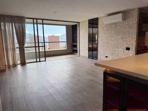 Apartamento en Arriendo en Loma de los Gonzalez, Medellín