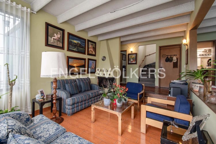 Casa de 4 alcobas en venta en Pontevedra, Bogotá, 243 m² · foto 2 de 18
