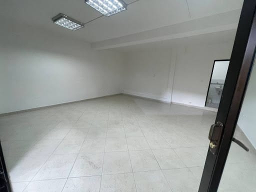 Local en arriendo en Patio Bonito, Medellín, 35 m² · foto 6 de 8