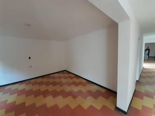 Casa de 5 alcobas en arriendo en Manila, Medellín, 380 m² · foto 2 de 10