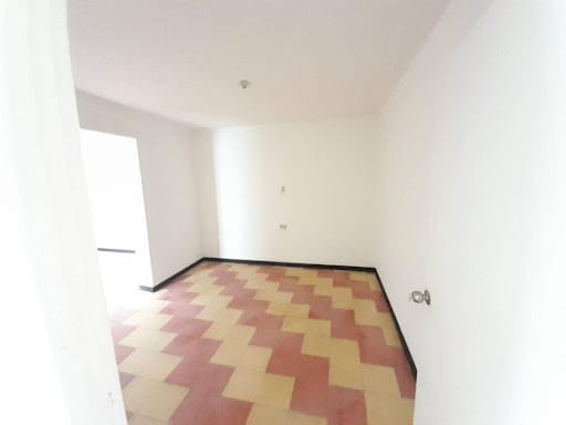 Casa de 5 alcobas en arriendo en Manila, Medellín, 380 m² · foto 3 de 10
