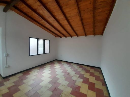 Casa de 5 alcobas en arriendo en Manila, Medellín, 380 m² · foto 7 de 10