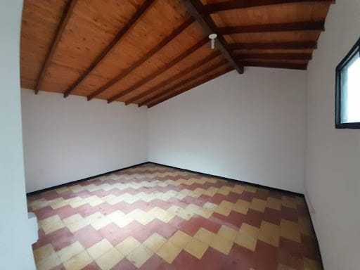 Casa de 5 alcobas en arriendo en Manila, Medellín, 380 m² · foto 8 de 10