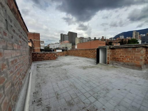 Casa de 5 alcobas en arriendo en Manila, Medellín, 380 m² · foto 9 de 10