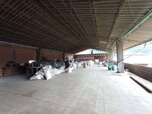 Bodega en arriendo en Cerro Nutibara, Medellín, 1360 m² · foto 5 de 11
