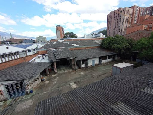 Bodega en arriendo en Cerro Nutibara, Medellín, 1360 m² · foto 9 de 11