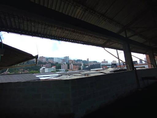 Bodega en arriendo en Cerro Nutibara, Medellín, 1360 m² · foto 10 de 11