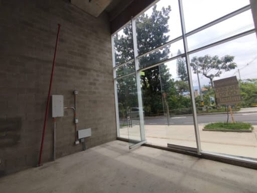 Local en arriendo en Santa Lucía, Medellín, 24 m² · foto 2 de 5