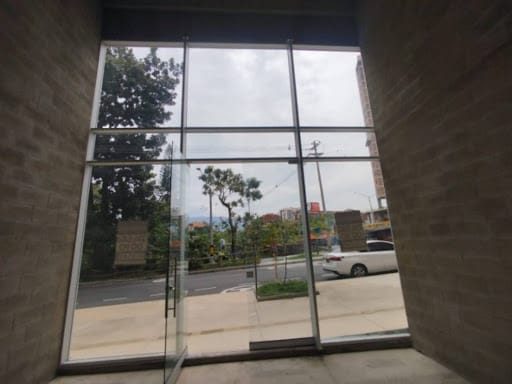 Local en arriendo en Santa Lucía, Medellín, 24 m² · foto 3 de 5