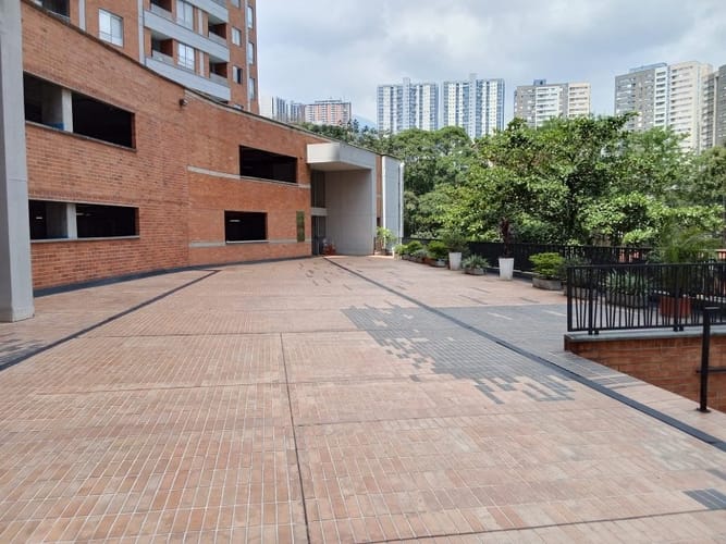 Apartamento de 2 alcobas en arriendo en Loma De San Jose, Sabaneta, 75 m² · foto 2 de 24