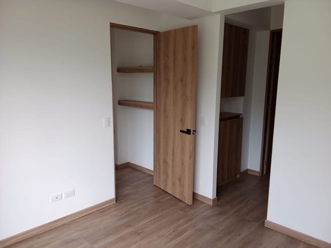 Apartamento de 2 alcobas en arriendo en Loma De San Jose, Sabaneta, 75 m² · foto 11 de 24