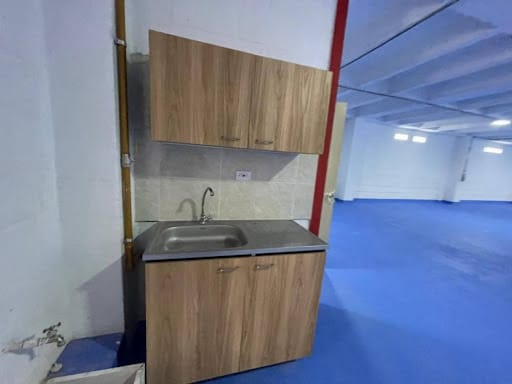 Bodega en arriendo en Cabecera San Antonio De Prado, Medellín, 320 m² · foto 8 de 13