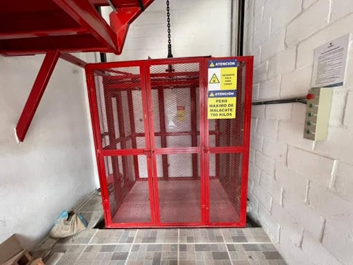 Bodega en arriendo en Cabecera San Antonio De Prado, Medellín, 320 m² · foto 9 de 13