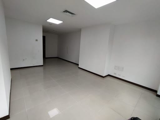 Oficina en arriendo en El Tesoro, Medellín, 33 m² · foto 5 de 9