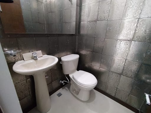Oficina en arriendo en El Tesoro, Medellín, 33 m² · foto 6 de 9