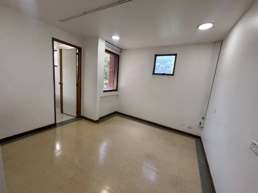 Consultorio en arriendo en Prado, Medellín, 31 m² · foto 2 de 9