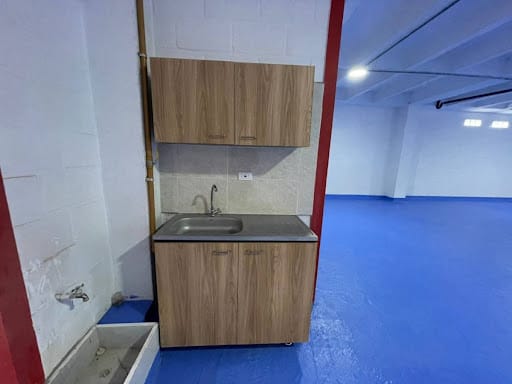 Bodega en arriendo en Cabecera San Antonio De Prado, Medellín, 320 m² · foto 8 de 18