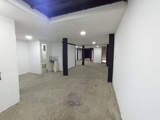 Bodega en arriendo en Trinidad, Medellín, 130 m² · foto 2 de 9