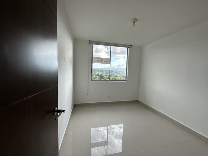 Apartamento de 2 alcobas en arriendo en Mediterrane, Floridablanca, 86 m² · foto 10 de 20
