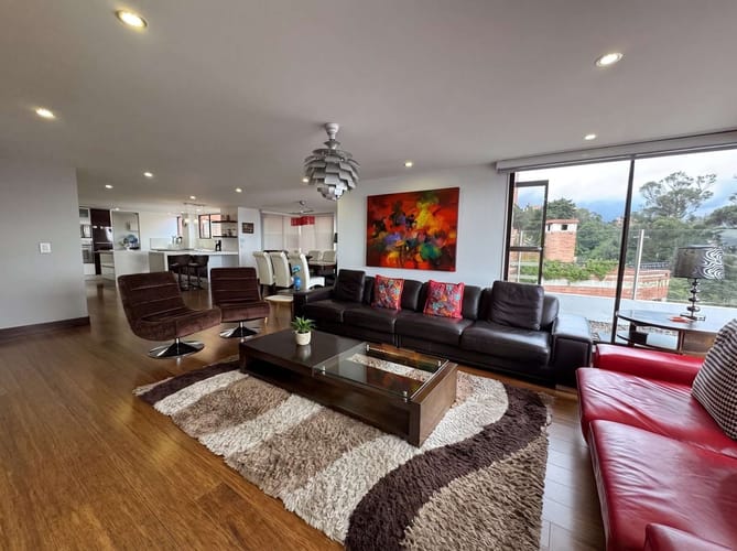 Apartamento de 3 alcobas en venta en Bosque De Pinos, Bogotá, 253 m² · foto 2 de 24