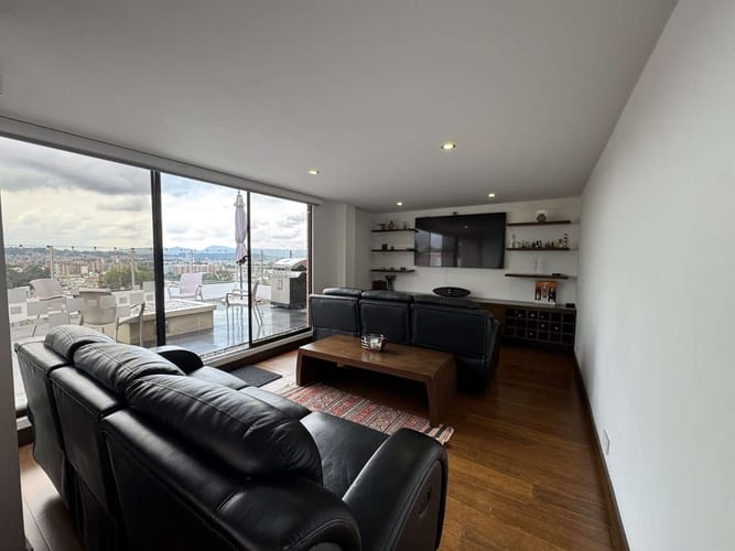 Apartamento de 3 alcobas en venta en Bosque De Pinos, Bogotá, 253 m² · foto 3 de 24