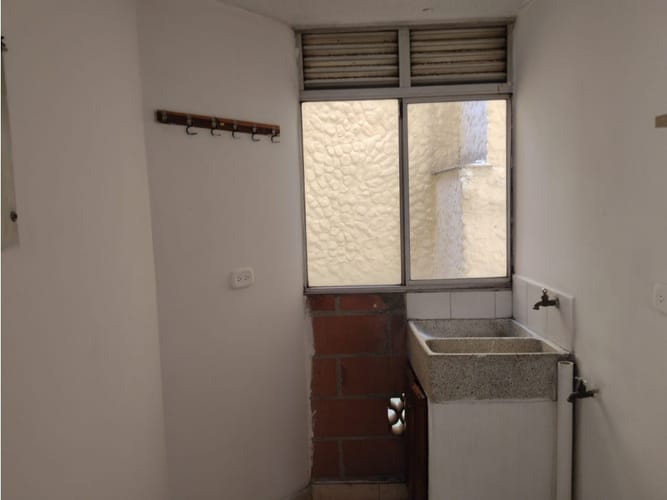 Apartamento de 3 alcobas en arriendo en Boston, Medellín, 53 m² · foto 10 de 11