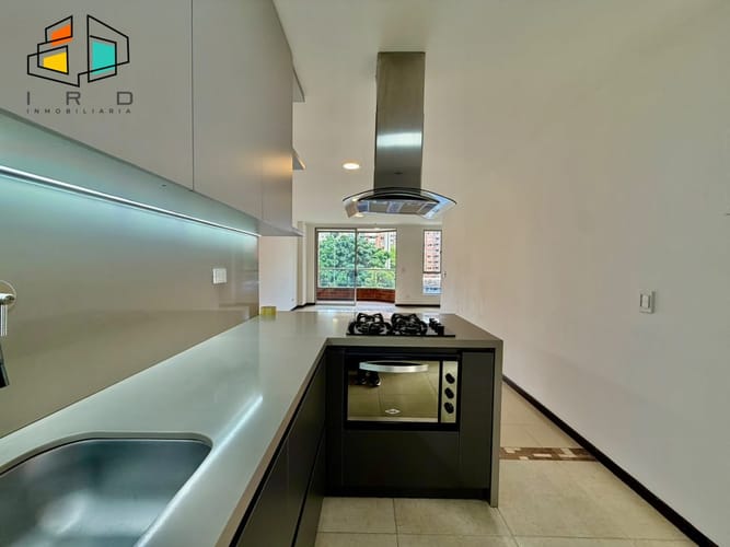 Apartamento de 4 alcobas en arriendo en Lalinde, Medellín, 110 m² · foto 9 de 24