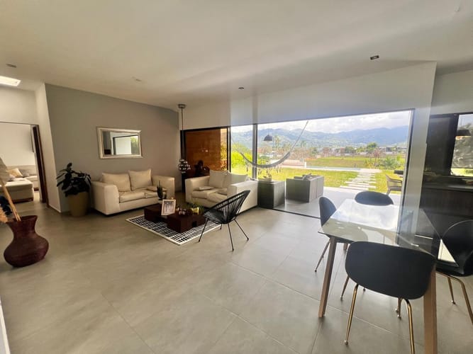 Casa de 4 alcobas en arriendo en Combia, Pereira, 320 m² · foto 2 de 6